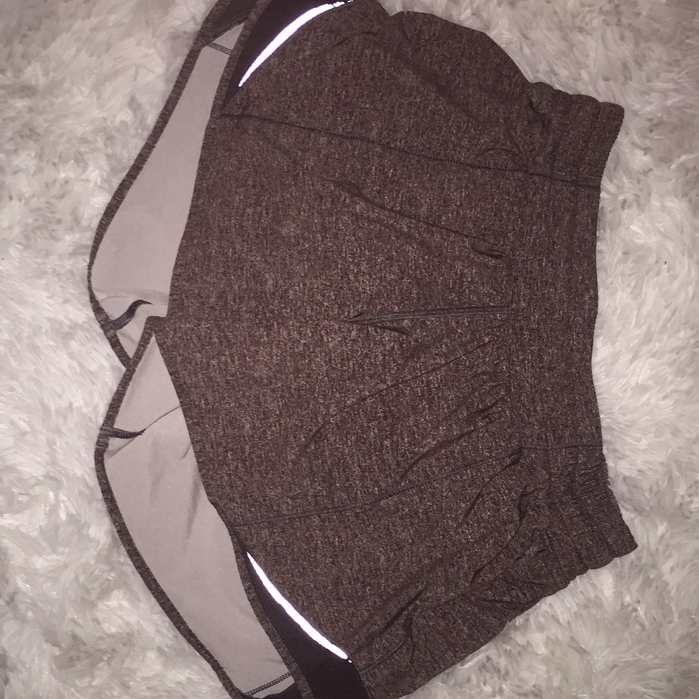 lululemon hotty hot shorts size 6 / 4 inch